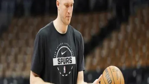 刘圣书谭宁女双赢得中国羽毛球大师赛冠军，央视新闻客户端实时报道